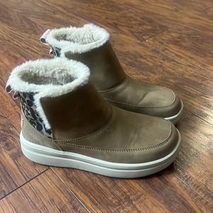 Girls Hey Dude boots